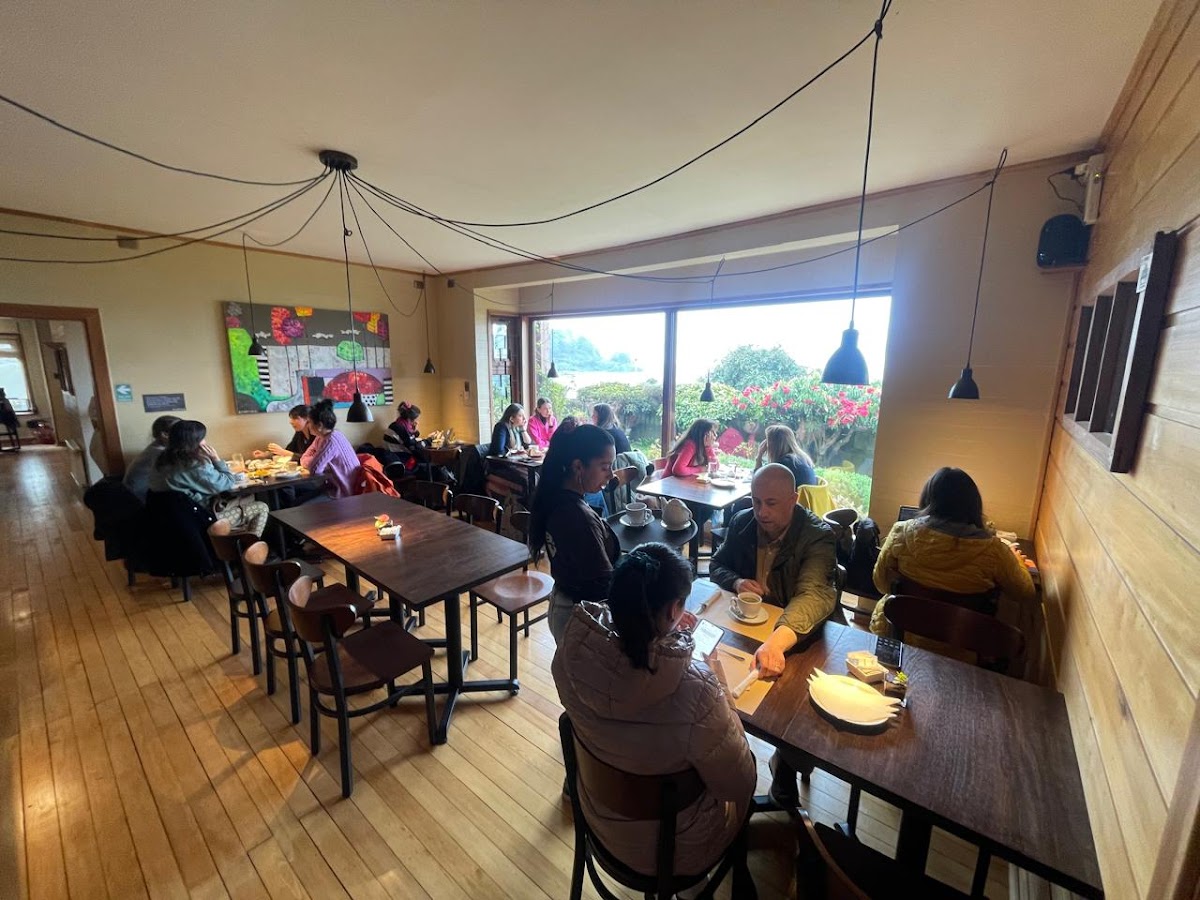 Lagrey, Café Bistró